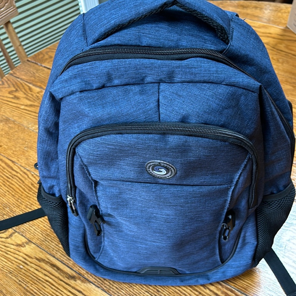 Shrradoo blue laptop backpack style bag with padded straps.  NWOT.